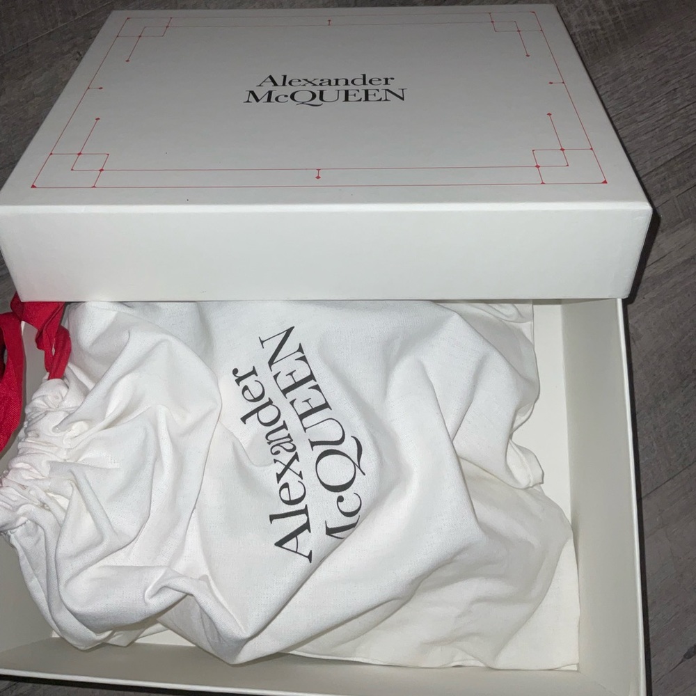 Alexander Mcqueen - Picture 5 of 5